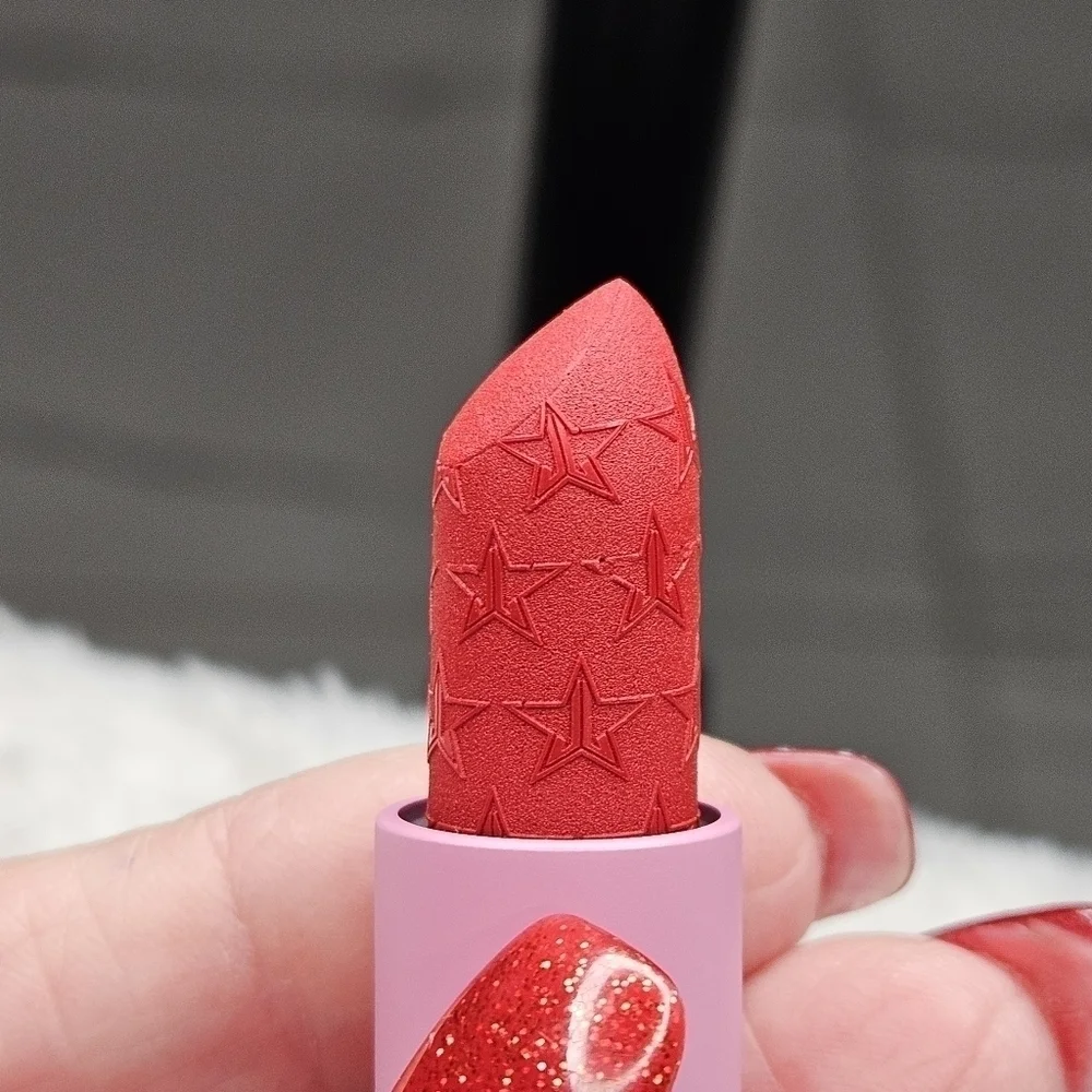 JEFFREE STAR Velvet Trap Lipstick - RED AFFAIR